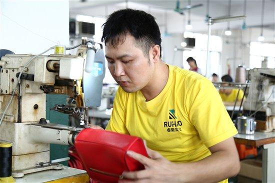 個(gè)性化時(shí)代的選擇 睿豪皮具與皮具禮品定制服務(wù)的興起